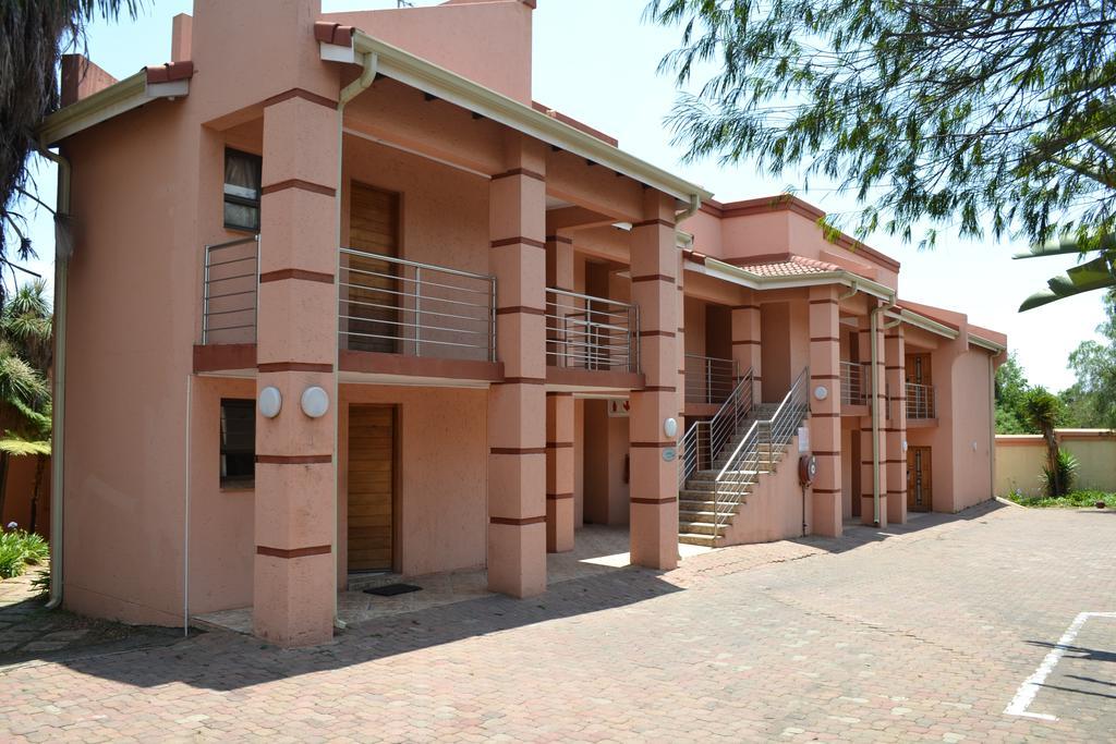 יוהנסבורג Eagles Nest Lodge מראה חיצוני תמונה